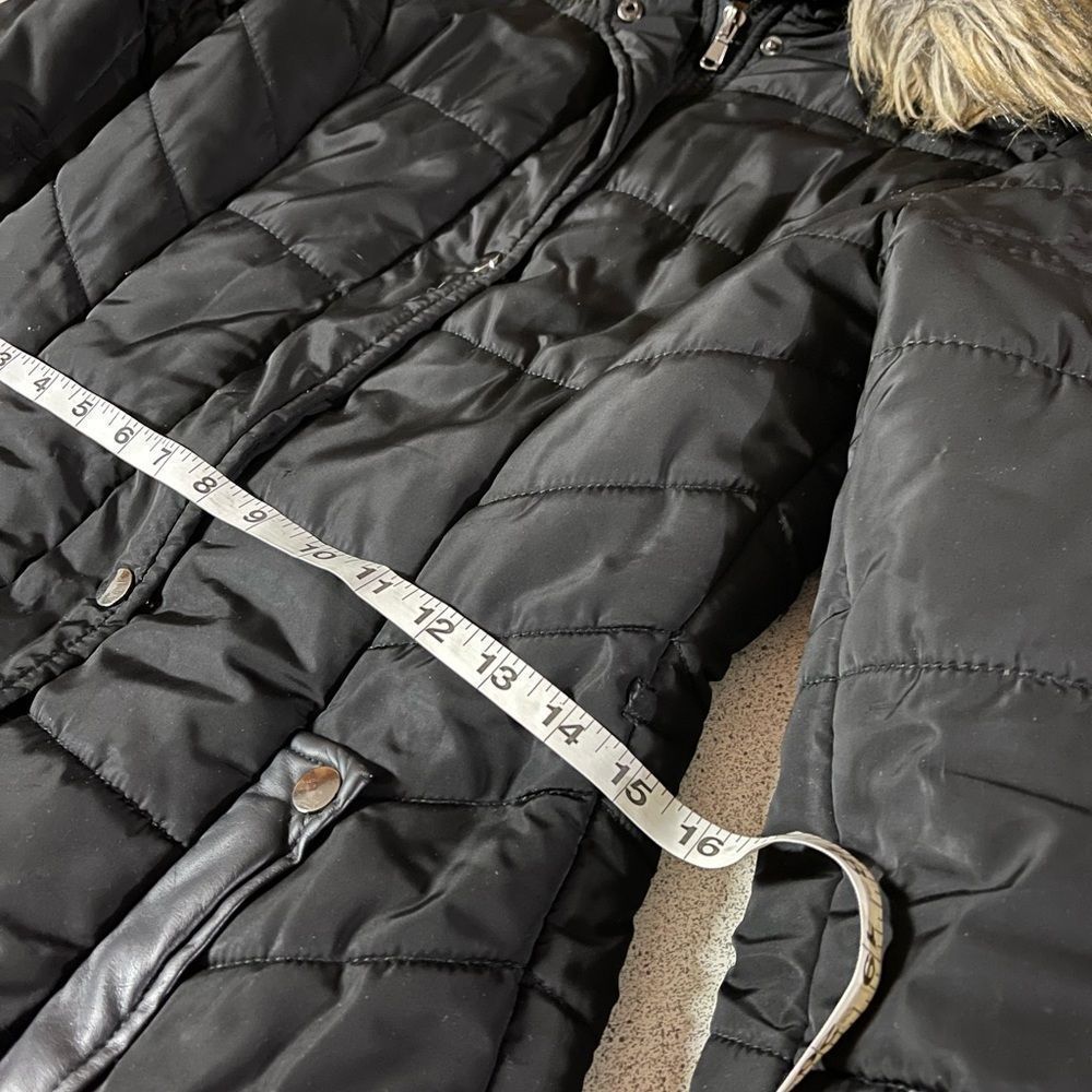 Le Château black long puffer jackets with faux fur trim hood - Picture 3 of 11